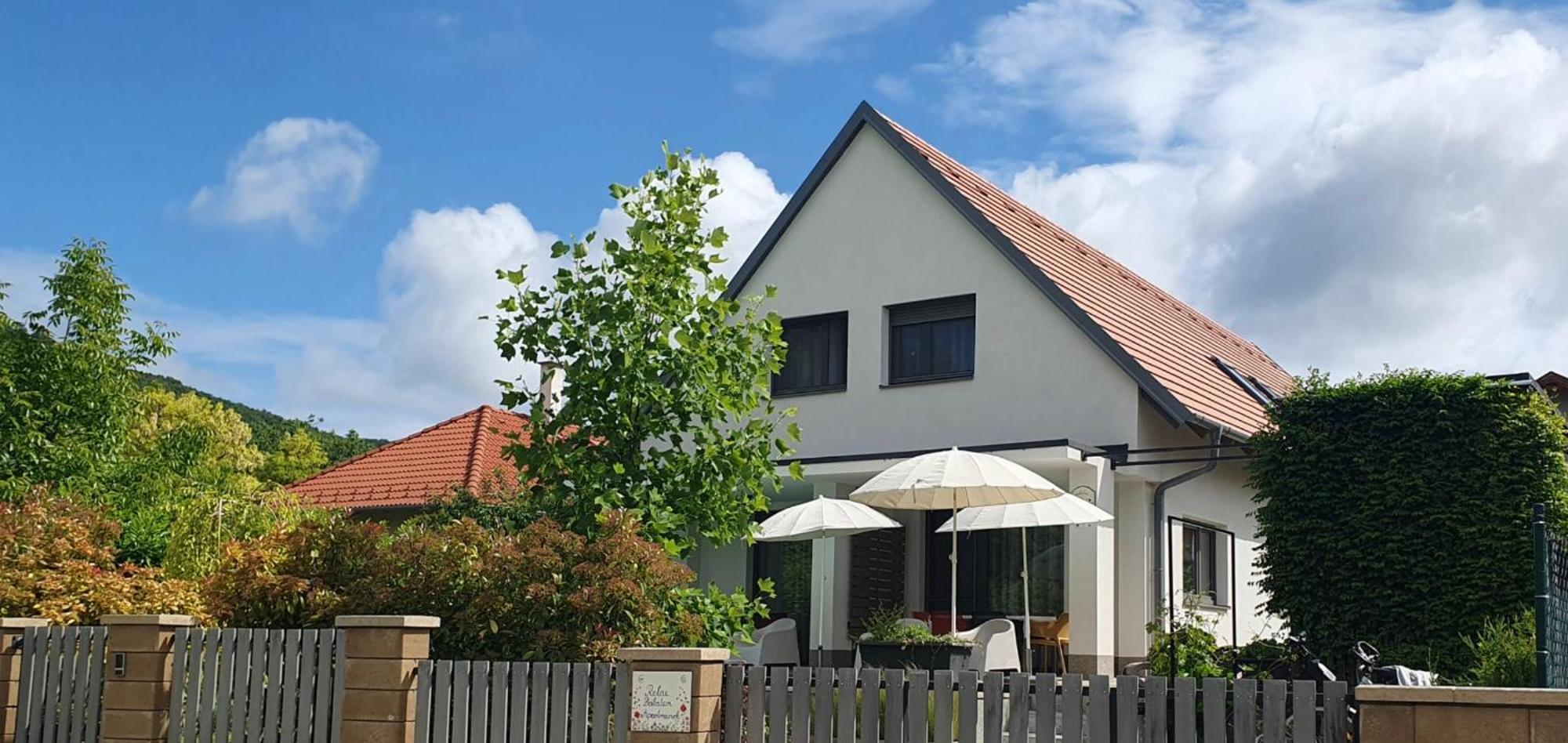Relax Balaton Apartmanok Balatonfüred Esterno foto
